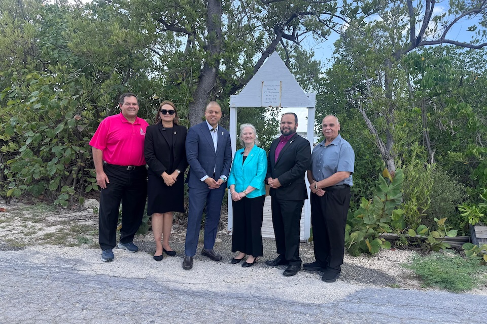 HE Governor Owen, Premier Ebanks, Members of NCFC Government and District Commissioner Mark Tibbetts at Tarpon Lake. 